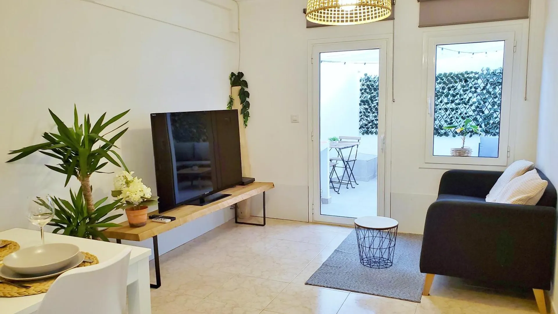Apartamento Centrico Con Patio Privado Tarragona 0*,  Spanien